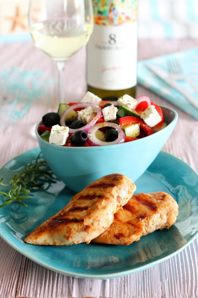 Grillezett csirkemell görög salátával